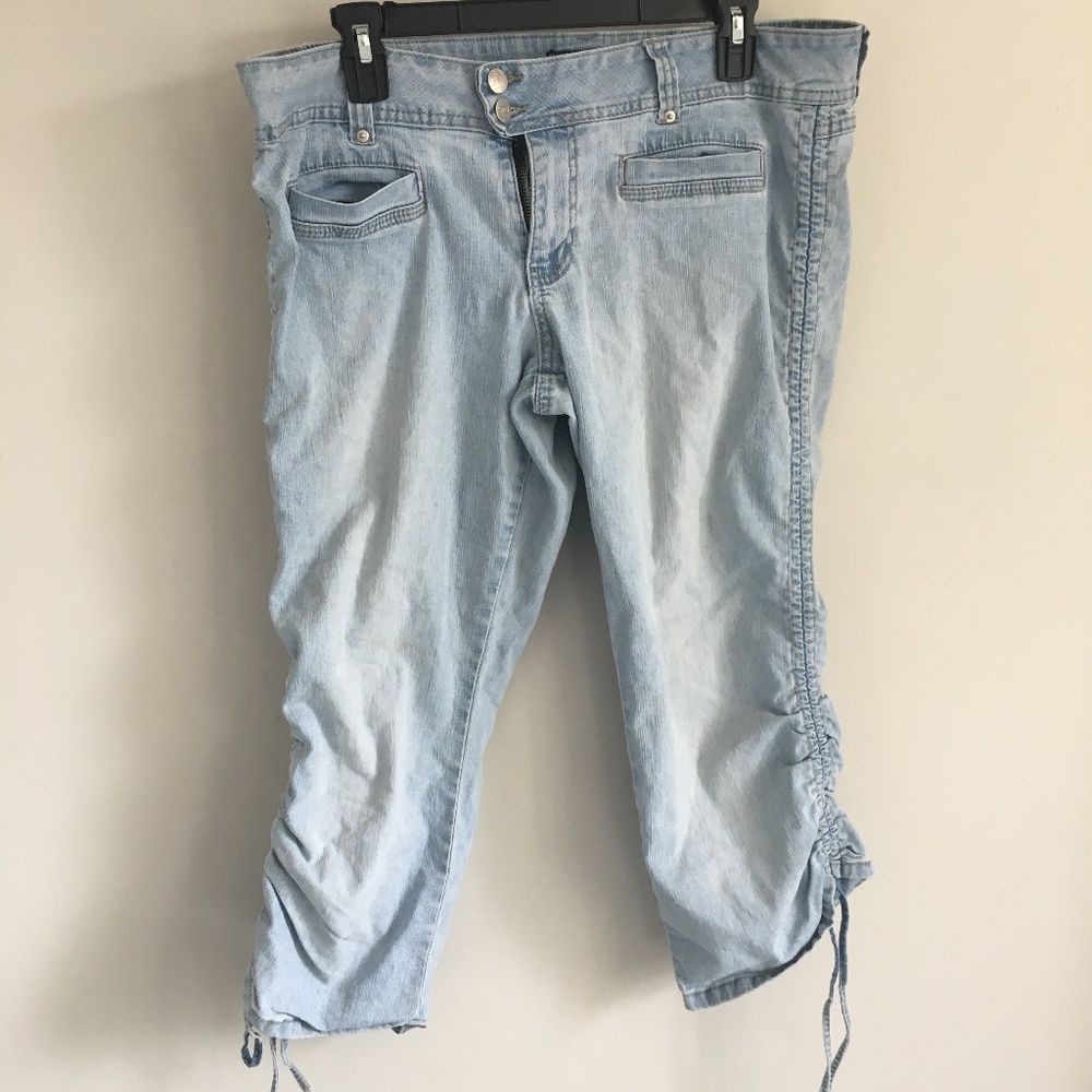 Light Blue Capri